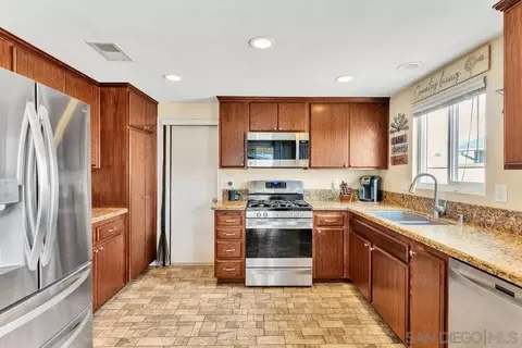 Kitchen - 9219 Via De Amor, Santee, CA 92071 photo 4 of 6