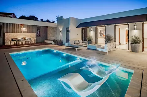 7970 Roseland Dr, La Jolla, CA 92037