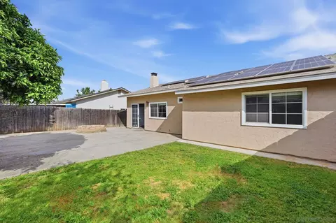 Exterior - 3039 Pecan Pl, Escondido, CA 92027 photo 3 of 7