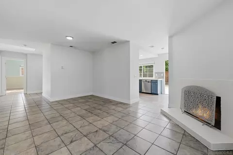 Living - 3039 Pecan Pl, Escondido, CA 92027 photo 2 of 3