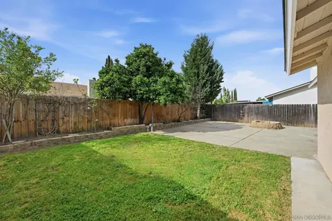 Exterior - 3039 Pecan Pl, Escondido, CA 92027 photo 4 of 7