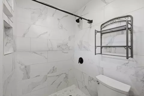 Bath - 3039 Pecan Pl, Escondido, CA 92027 photo 3 of 3
