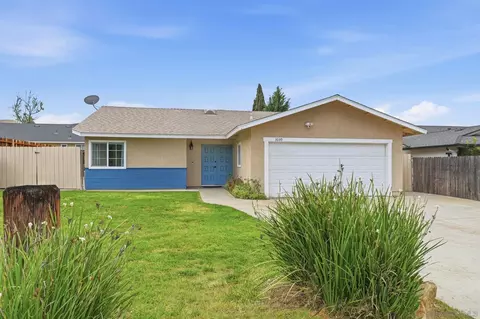 Exterior - 3039 Pecan Pl, Escondido, CA 92027 photo 1 of 7