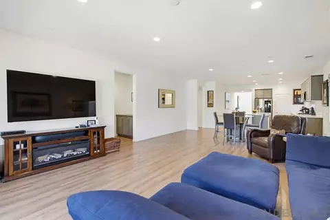 Living - 441 Ventasso Way, Fallbrook, CA 92028 photo 2 of 3
