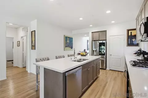 Kitchen - 441 Ventasso Way, Fallbrook, CA 92028 photo 3 of 7
