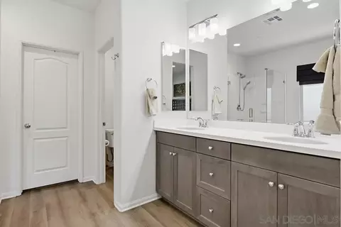 Bath - 441 Ventasso Way, Fallbrook, CA 92028 photo 3 of 5