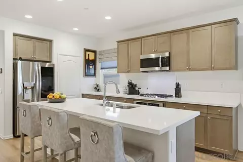 Kitchen - 441 Ventasso Way, Fallbrook, CA 92028 photo 2 of 7