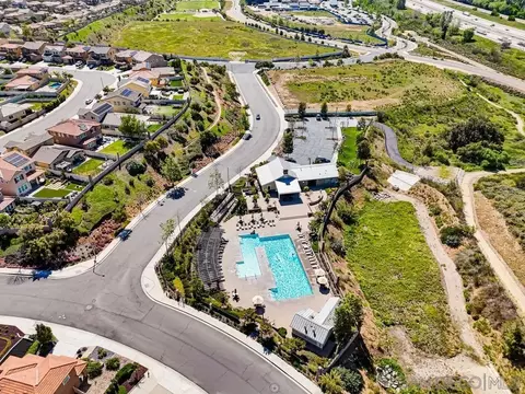 View/Area - 441 Ventasso Way, Fallbrook, CA 92028 photo 4 of 7