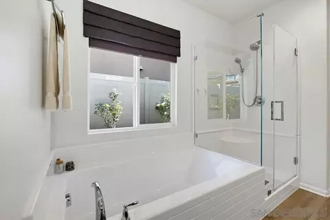 Bath - 441 Ventasso Way, Fallbrook, CA 92028 photo 2 of 5