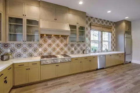 Kitchen - 441 Ventasso Way, Fallbrook, CA 92028 photo 6 of 7