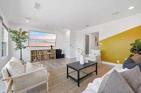 Living - 9257 Dillon Dr, La Mesa, CA 91941 photo 2 of 6