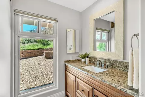 Bath - 14930 Eastvale Rd, Poway, CA 92064 photo 4 of 6