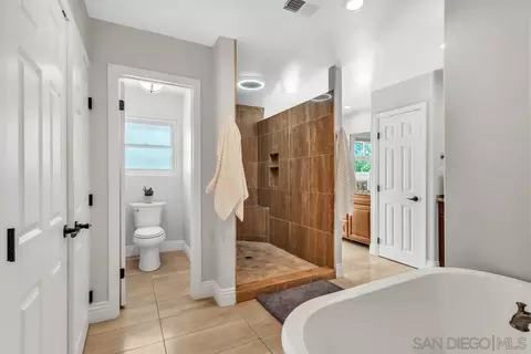 Bath - 14930 Eastvale Rd, Poway, CA 92064 photo 5 of 6