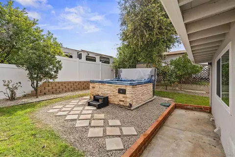 Exterior - 709 Convertible Ln, Fallbrook, CA 92028 photo 7 of 10