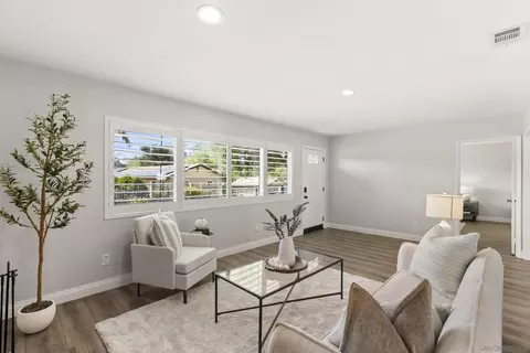 Living - 709 Convertible Ln, Fallbrook, CA 92028 photo 1 of 4