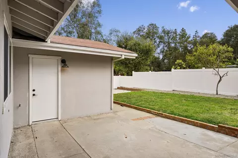 Exterior - 709 Convertible Ln, Fallbrook, CA 92028 photo 4 of 10