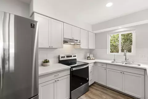 Kitchen - 709 Convertible Ln, Fallbrook, CA 92028 photo 2 of 3