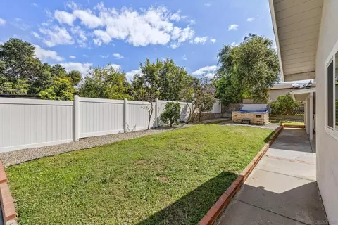 Exterior - 709 Convertible Ln, Fallbrook, CA 92028 photo 6 of 10
