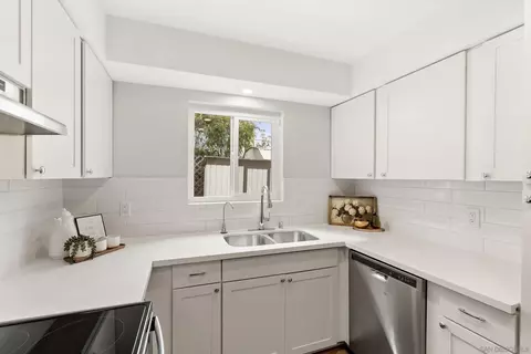 Kitchen - 709 Convertible Ln, Fallbrook, CA 92028 photo 3 of 3