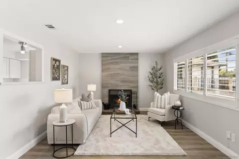 Living - 709 Convertible Ln, Fallbrook, CA 92028 photo 2 of 4