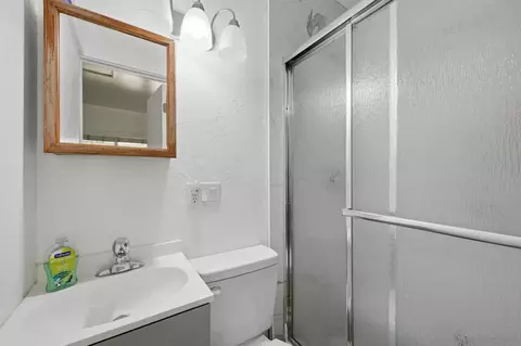 Bath - 1521 Foothill Dr, Vista, CA 92084 photo 1 of 3