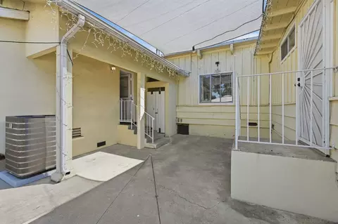 Exterior - 1521 Foothill Dr, Vista, CA 92084 photo 3 of 16