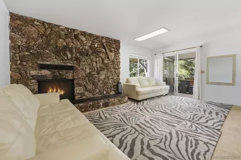 Living - 1521 Foothill Dr, Vista, CA 92084 photo 2 of 3