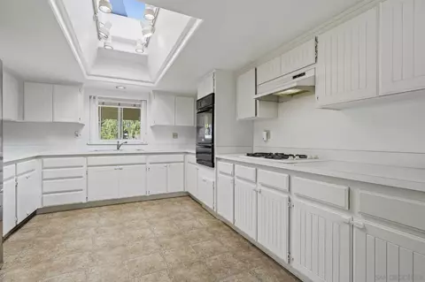 Kitchen - 1521 Foothill Dr, Vista, CA 92084 photo 1 of 3