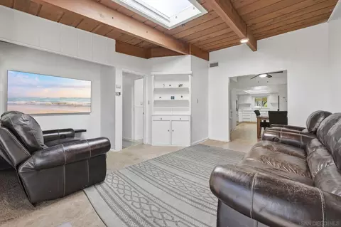 Living - 1521 Foothill Dr, Vista, CA 92084 photo 1 of 3