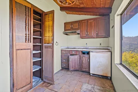 Kitchen - 6133 Rainbow Heights Rd, Fallbrook, CA 92028 photo 3 of 6