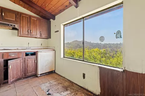 Kitchen - 6133 Rainbow Heights Rd, Fallbrook, CA 92028 photo 2 of 6