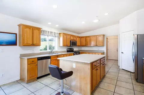 Kitchen - 273 Stallion Dr, Oceanside, CA 92057 photo 2 of 4