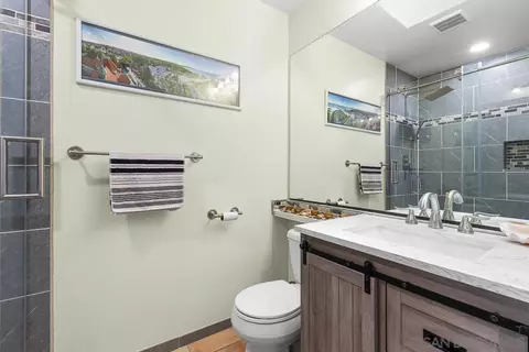 Bath - 1709 Larkhaven Gln, Escondido, CA 92026 photo 3 of 4