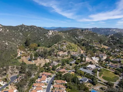View/Area - 1709 Larkhaven Gln, Escondido, CA 92026 photo 15 of 19