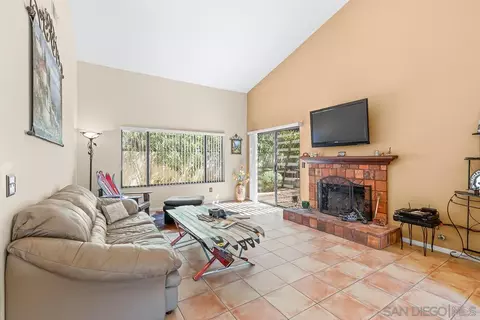 Living - 1709 Larkhaven Gln, Escondido, CA 92026 photo 3 of 6