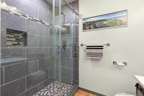 Bath - 1709 Larkhaven Gln, Escondido, CA 92026 photo 4 of 4