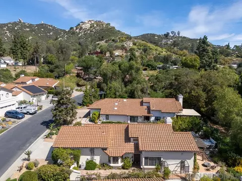 View/Area - 1709 Larkhaven Gln, Escondido, CA 92026 photo 5 of 19