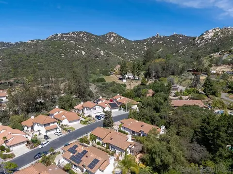 View/Area - 1709 Larkhaven Gln, Escondido, CA 92026 photo 9 of 19