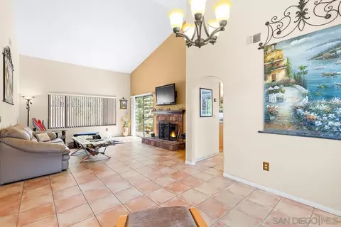 Living - 1709 Larkhaven Gln, Escondido, CA 92026 photo 1 of 6