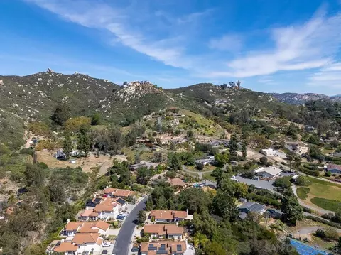 View/Area - 1709 Larkhaven Gln, Escondido, CA 92026 photo 10 of 19