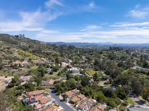 View/Area - 1709 Larkhaven Gln, Escondido, CA 92026 photo 11 of 19