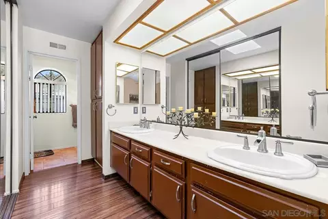 Bath - 1709 Larkhaven Gln, Escondido, CA 92026 photo 1 of 4
