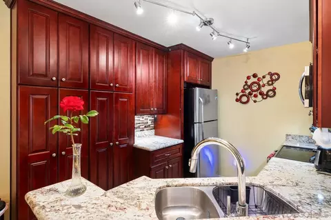 7263 Camino Degrazia #33, San Diego, CA 92111