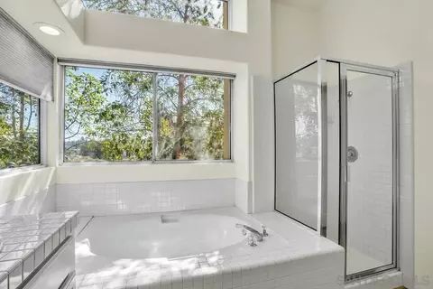 Bath - 1674 W 11th Ave, Escondido, CA 92029 photo 4 of 8