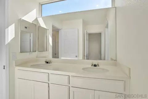 Bath - 1674 W 11th Ave, Escondido, CA 92029 photo 8 of 8