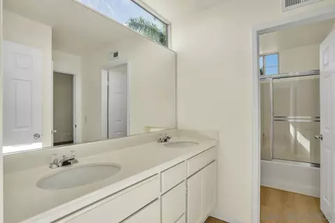 Bath - 1674 W 11th Ave, Escondido, CA 92029 photo 6 of 8