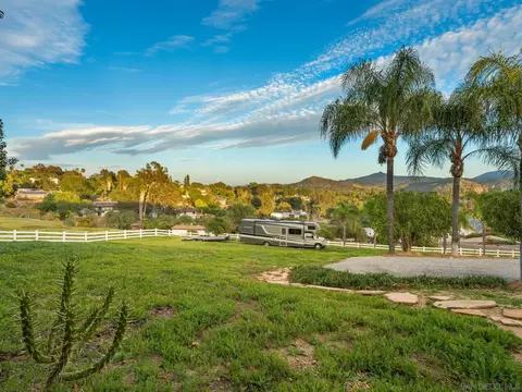 Exterior - 2624 Puebla St, Escondido, CA 92025 photo 10 of 10