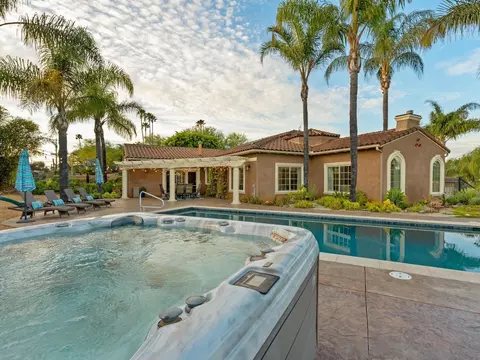 Exterior - 2624 Puebla St, Escondido, CA 92025 photo 4 of 10