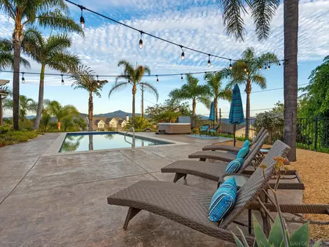 Exterior - 2624 Puebla St, Escondido, CA 92025 photo 5 of 10