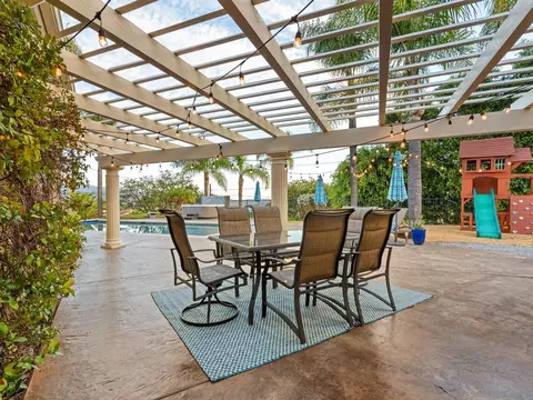 Exterior - 2624 Puebla St, Escondido, CA 92025 photo 6 of 10
